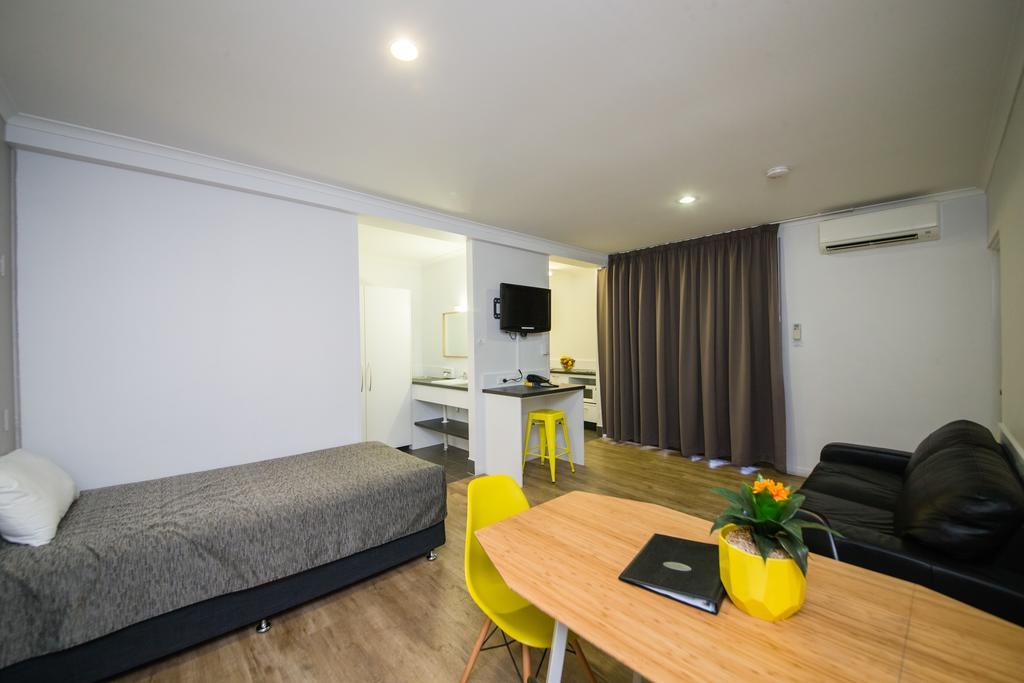 Glenmore Palms Motel Rockhampton Bagian luar foto