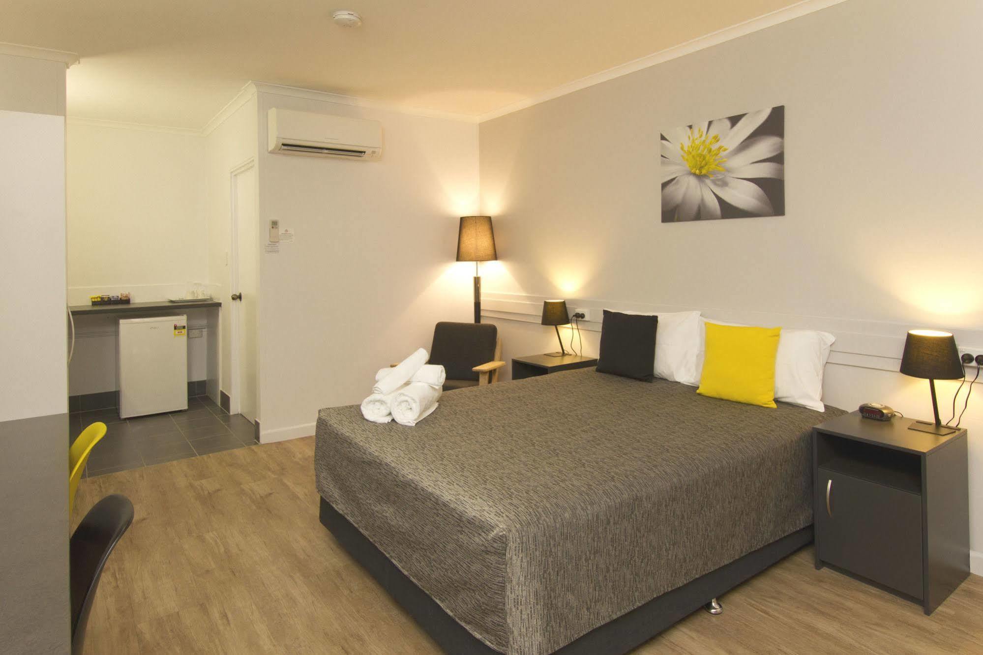 Glenmore Palms Motel Rockhampton Bagian luar foto